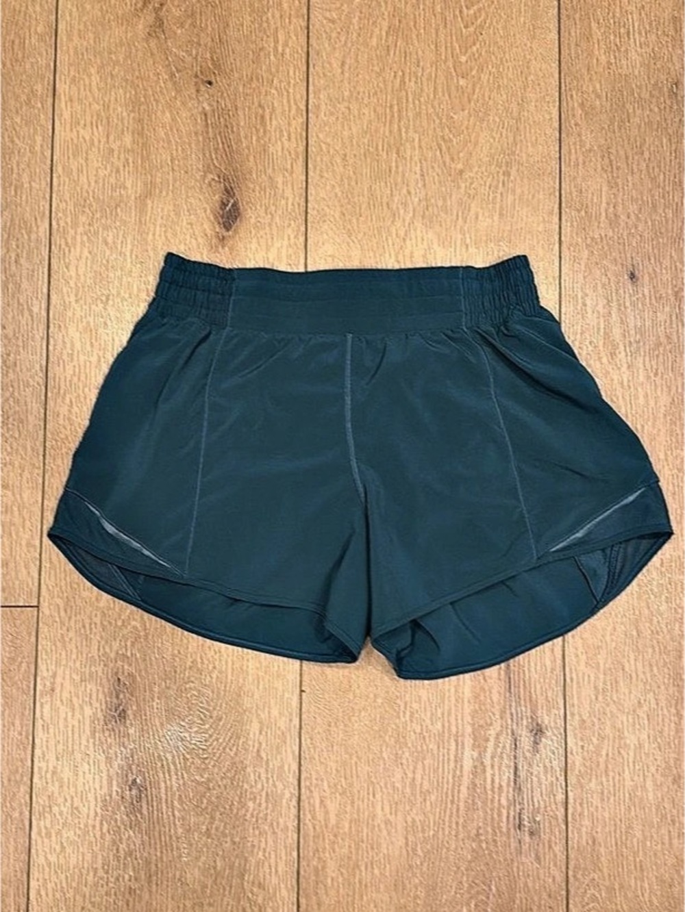 lululemon Mid-Rise Lined Short Athletic Shorts Blueish green size 8